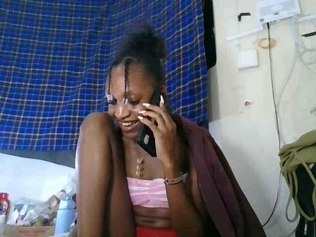 Vinsishly11 live cam on BongaCams