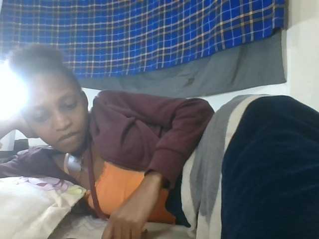 Vinsishly11 live cam on BongaCams