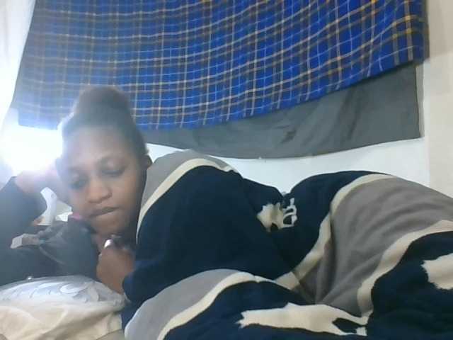Vinsishly11 live cam on BongaCams