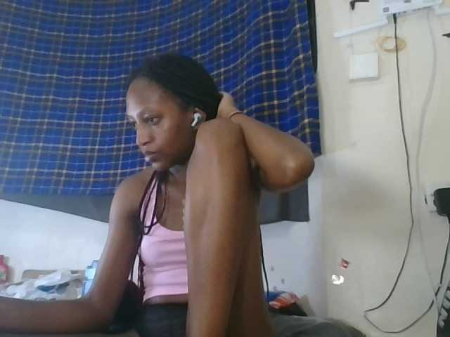Vinsishly11 live cam on BongaCams