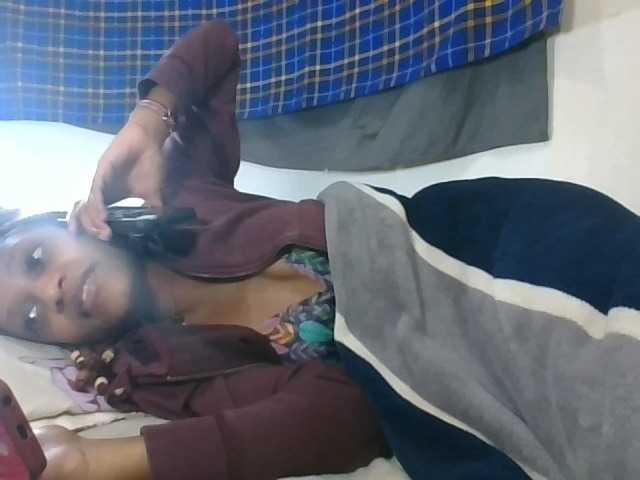 Vinsishly11 live cam on BongaCams