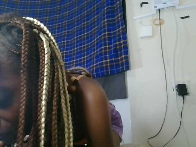 Vinsishly11 live cam on BongaCams