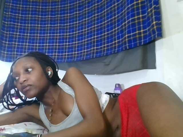 Vinsishly11 live cam on BongaCams