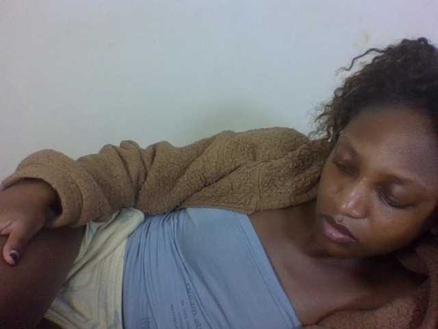 Vinsishly11 live cam on BongaCams