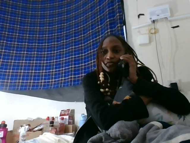 Vinsishly11 live cam on BongaCams