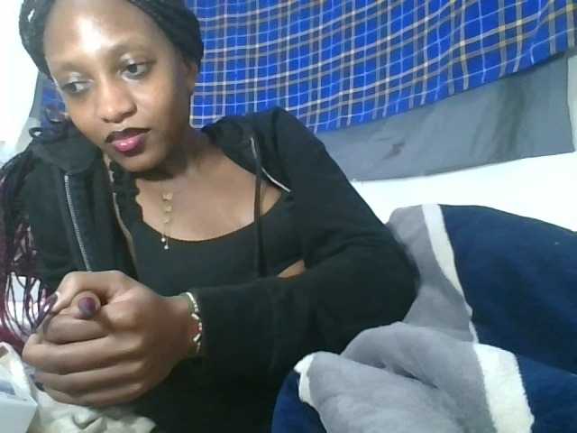 Vinsishly11 live cam on BongaCams