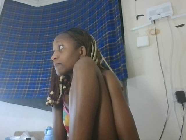 Vinsishly11 live cam on BongaCams
