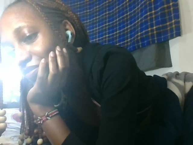 Vinsishly11 live cam on BongaCams
