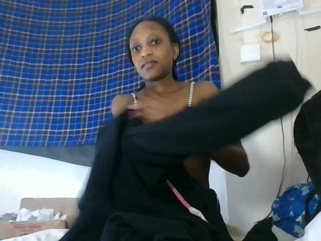 Vinsishly11 live cam on BongaCams