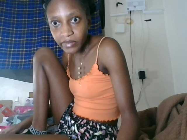 Vinsishly11 live cam on BongaCams