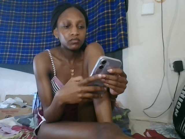 Vinsishly11 live cam on BongaCams