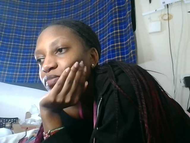 Vinsishly11 live cam on BongaCams