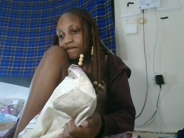 Vinsishly11 live cam on BongaCams