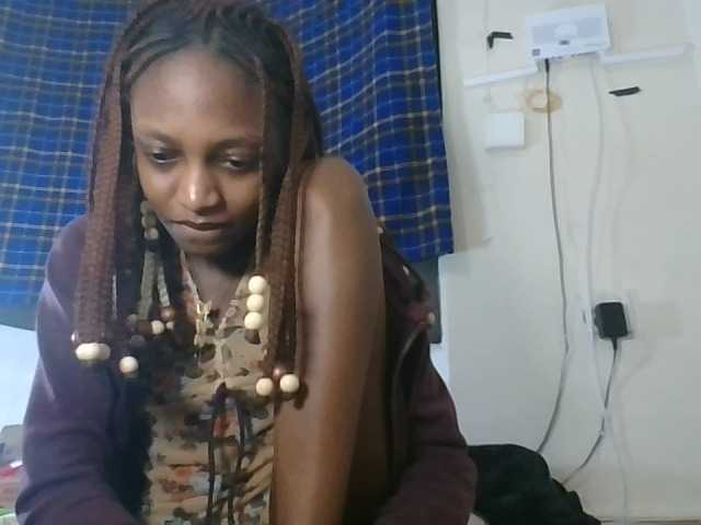 Vinsishly11 live cam on BongaCams