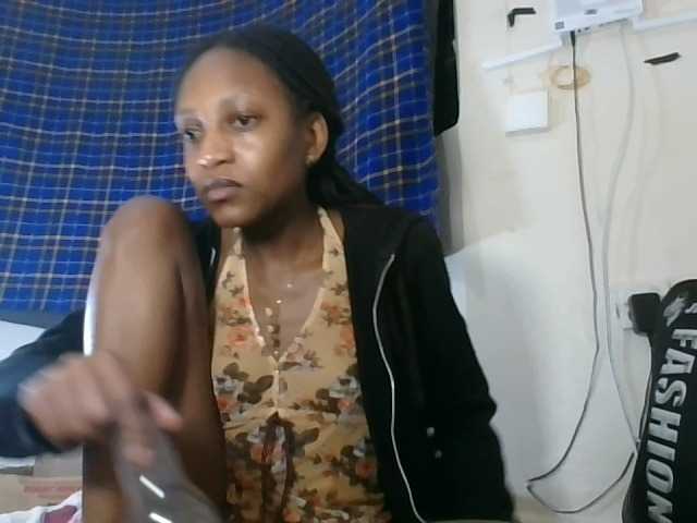 Vinsishly11 live cam on BongaCams