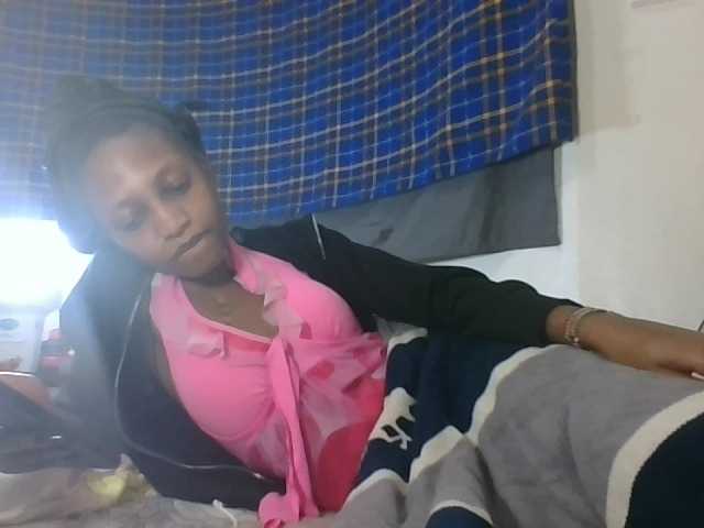 Vinsishly11 live cam on BongaCams