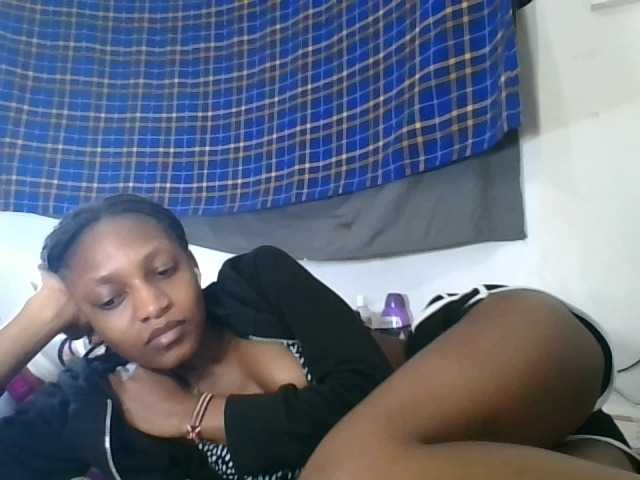 Vinsishly11 live cam on BongaCams