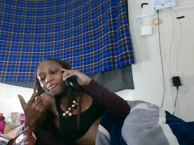 Vinsishly11 live cam on BongaCams