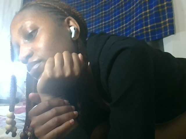 Vinsishly11 live cam on BongaCams