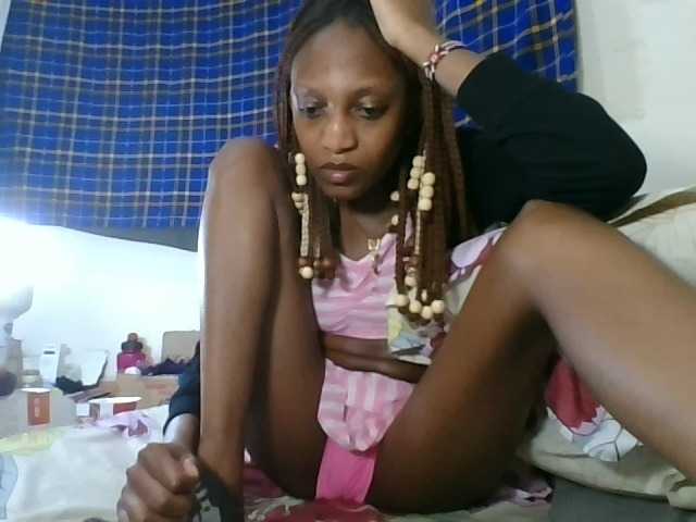 Vinsishly11 live cam on BongaCams