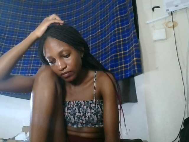 Vinsishly11 live cam on BongaCams
