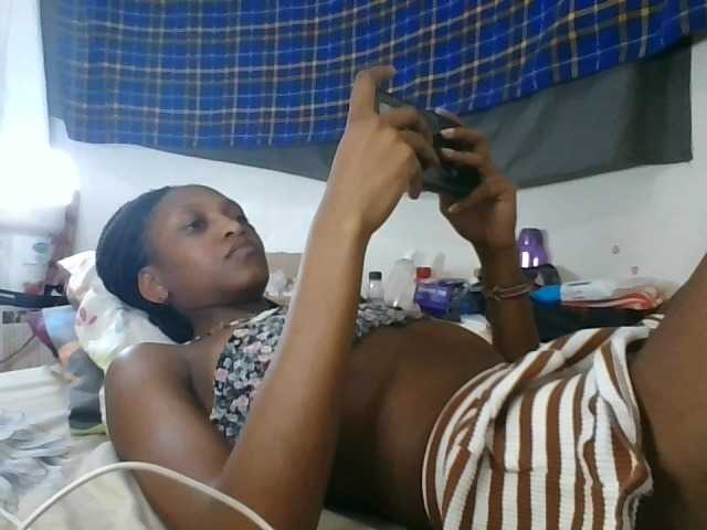 Vinsishly11 live cam on BongaCams