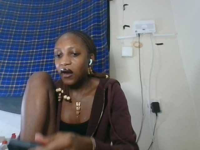 Vinsishly11 live cam on BongaCams