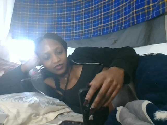 Vinsishly11 live cam on BongaCams