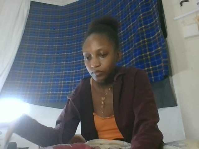 Vinsishly11 live cam on BongaCams