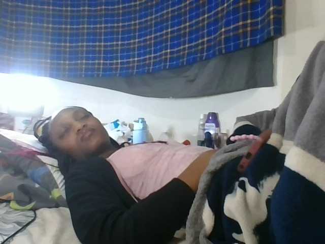 Vinsishly11 live cam on BongaCams