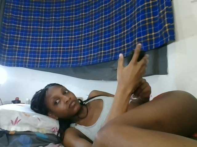 Vinsishly11 live cam on BongaCams