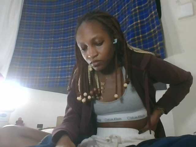 Vinsishly11 live cam on BongaCams