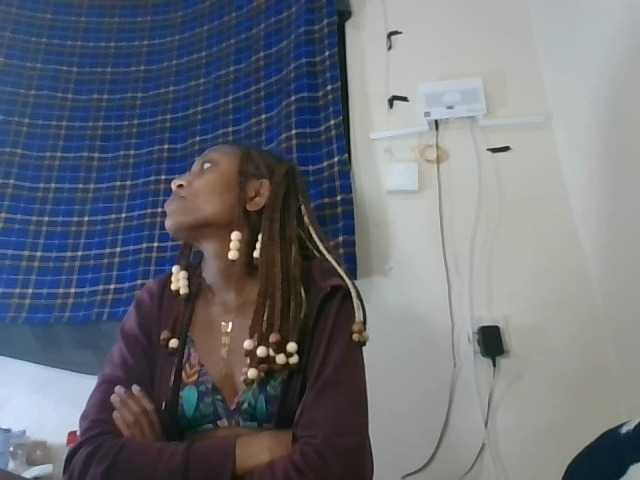 Vinsishly11 live cam on BongaCams