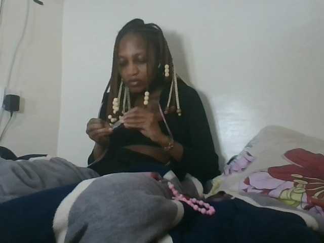 Vinsishly11 live cam on BongaCams