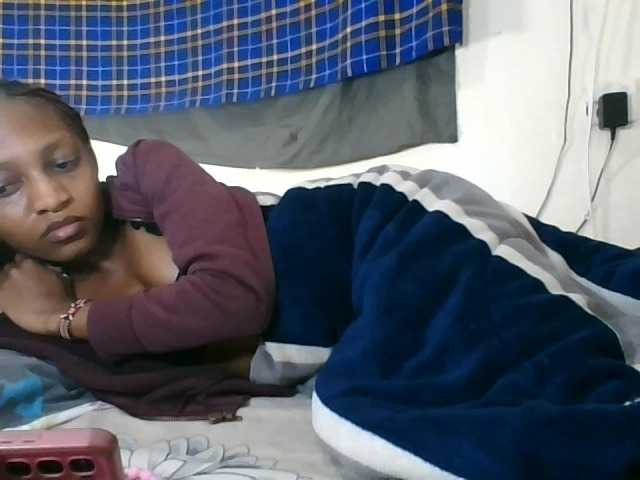 Vinsishly11 live cam on BongaCams
