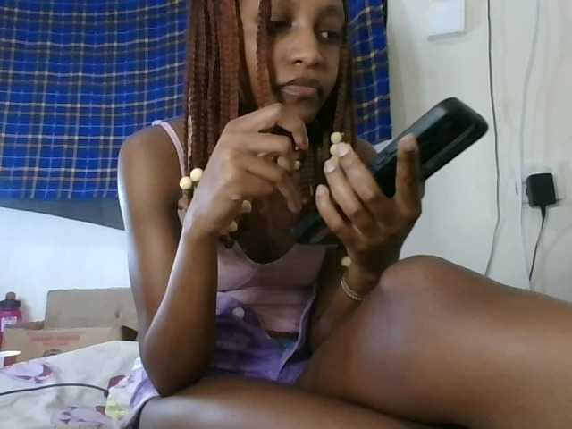 Vinsishly11 live cam on BongaCams