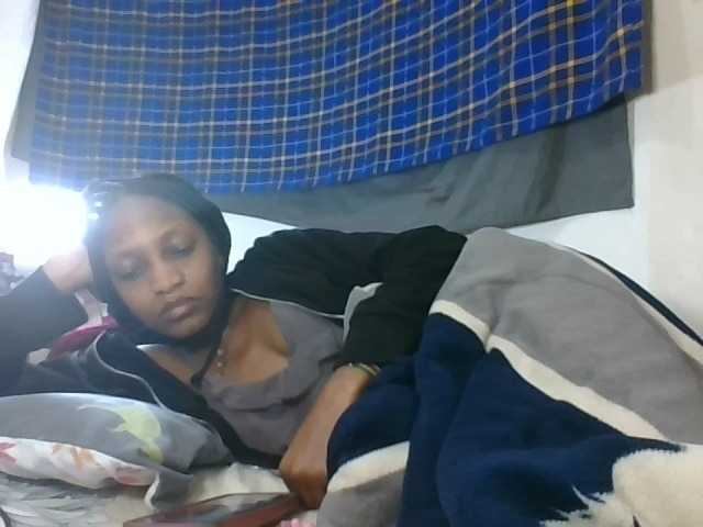 Vinsishly11 live cam on BongaCams