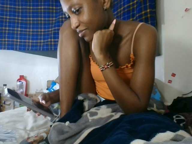 Vinsishly11 live cam on BongaCams