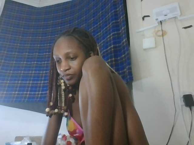 Vinsishly11 live cam on BongaCams