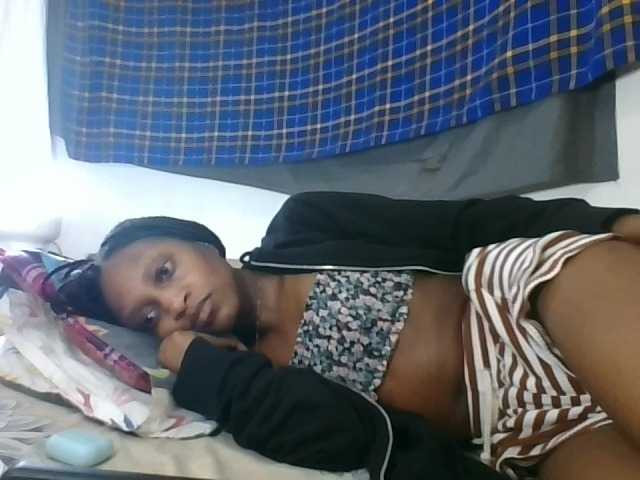 Vinsishly11 live cam on BongaCams
