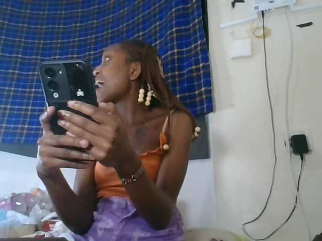 Vinsishly11 live cam on BongaCams