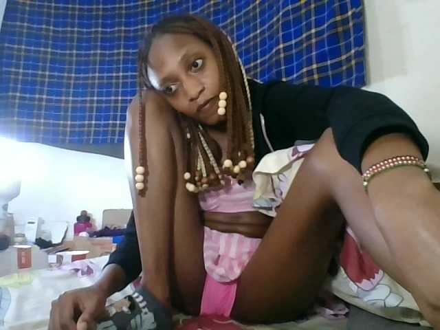 Vinsishly11 live cam on BongaCams