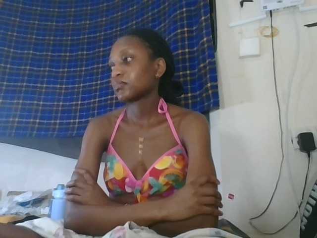 Vinsishly11 live cam on BongaCams