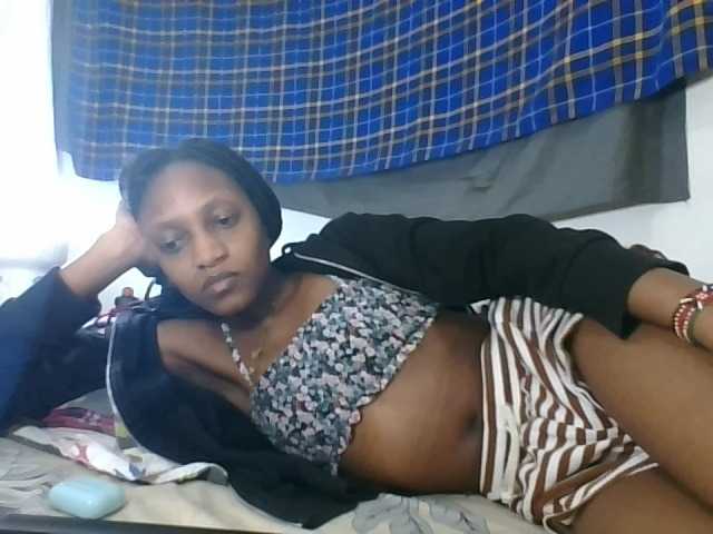 Vinsishly11 live cam on BongaCams