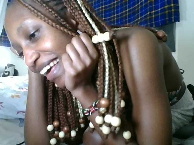 Vinsishly11 live cam on BongaCams