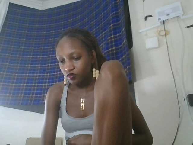 Vinsishly11 live cam on BongaCams