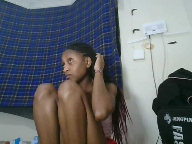 Vinsishly11 live cam on BongaCams