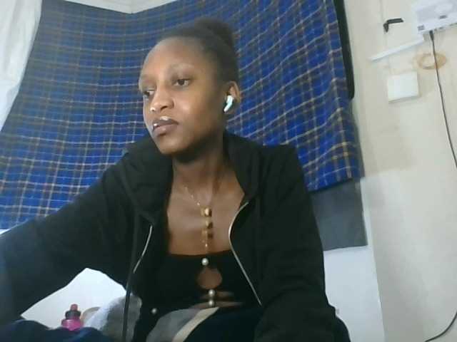 Vinsishly11 live cam on BongaCams