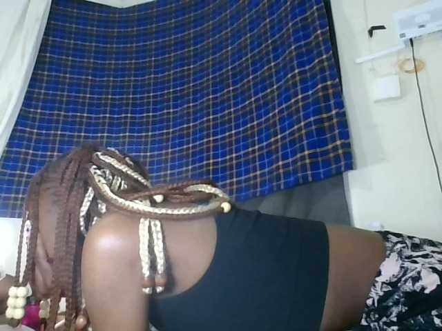 Vinsishly11 live cam on BongaCams