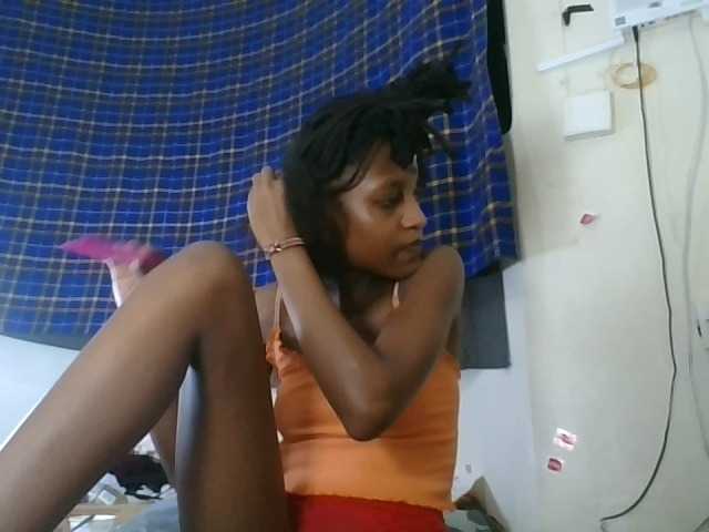 Vinsishly11 live cam on BongaCams